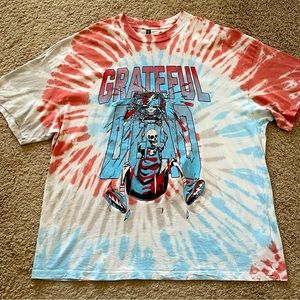 Grateful Dead Red, White, and Blue Graphic Tee! (Good Condition)